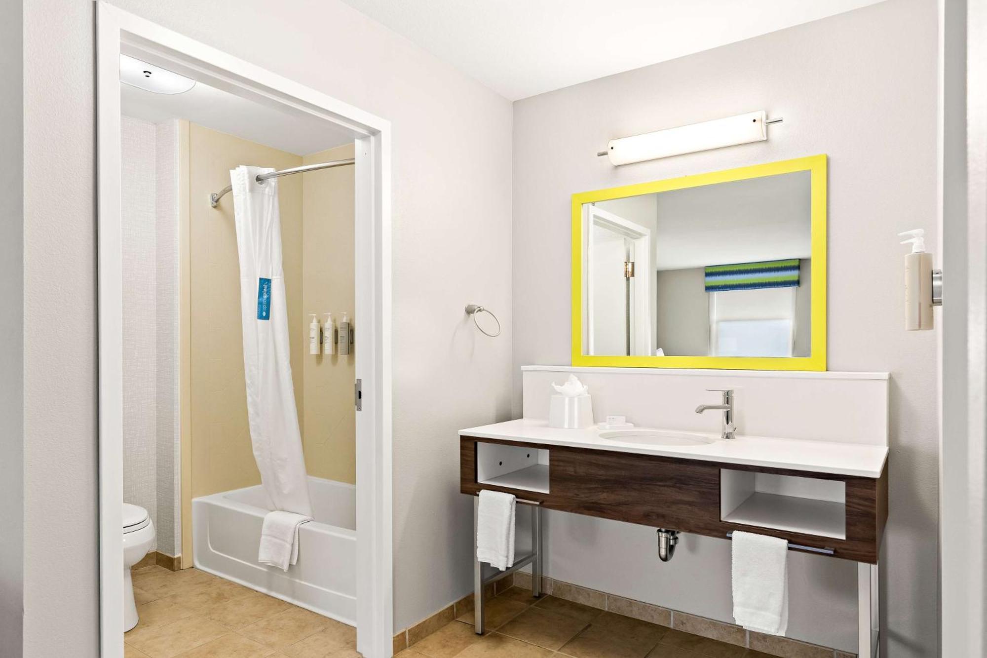 Hotel Hampton & Canton