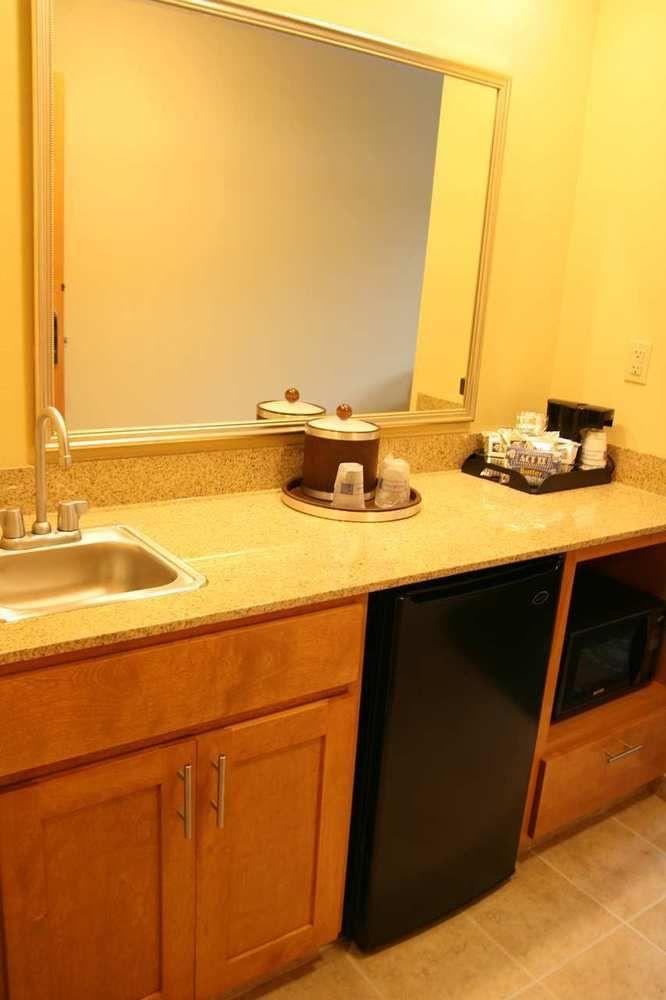Hampton & Canton Hotel