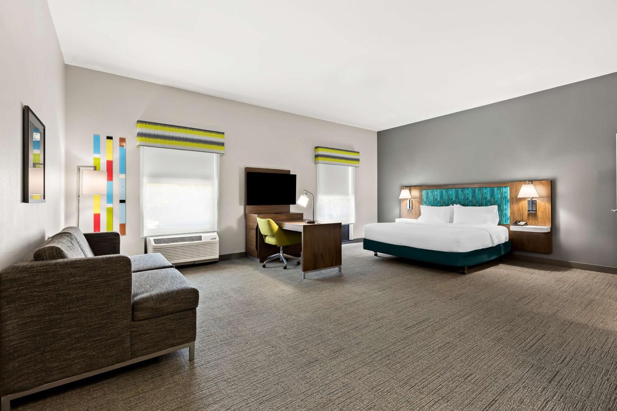 Hampton & Canton Hotel 3*