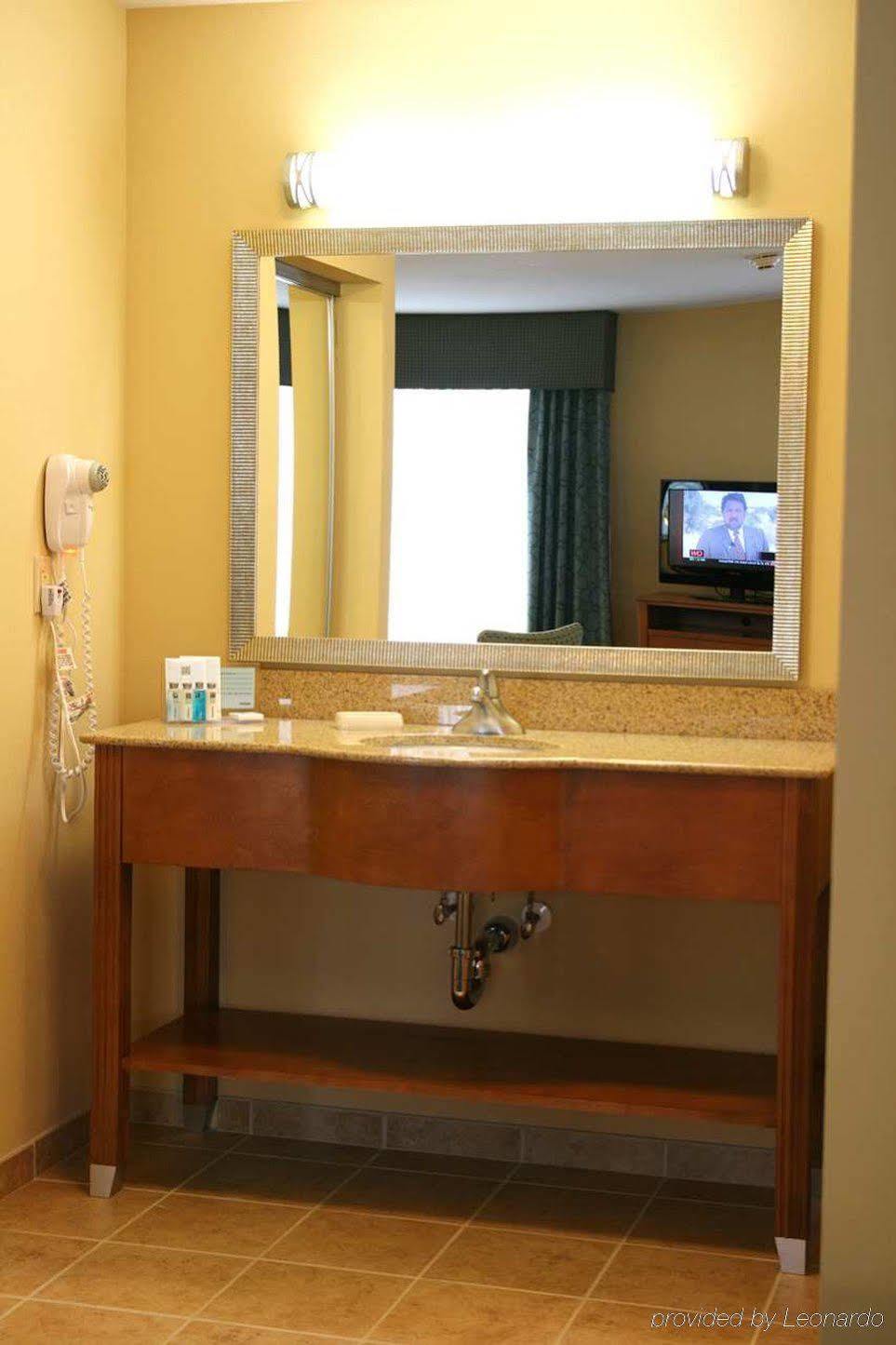 Hampton & Canton Hotel 3*